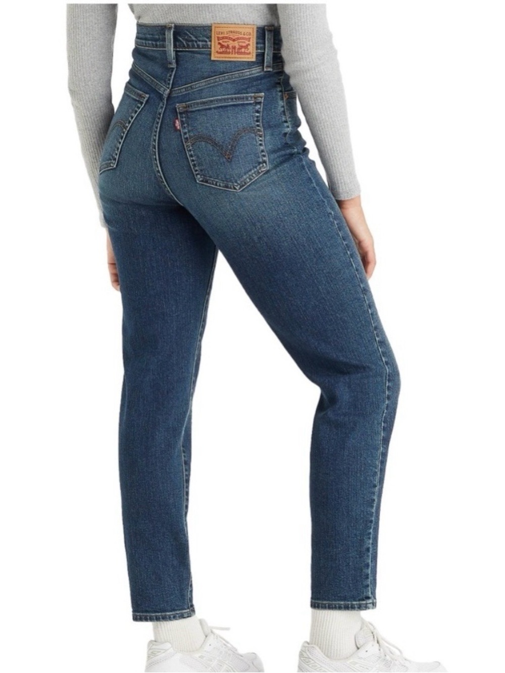 NWT Levi's High Waisted Mom
Jeans Mid Wash Blue 28x29
